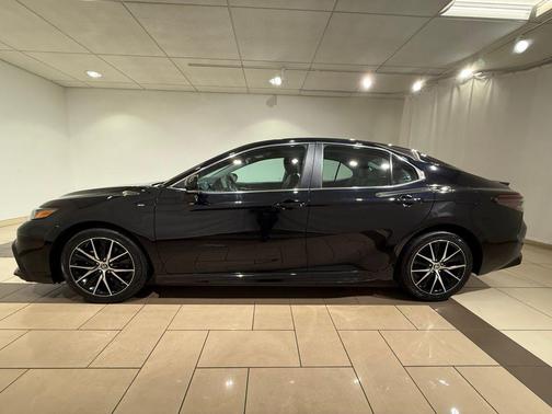 Midnight Black Metallic 2023 Toyota Camry SE
