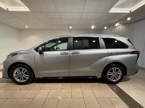 2023 Toyota Sienna Platinum 7 Passenger