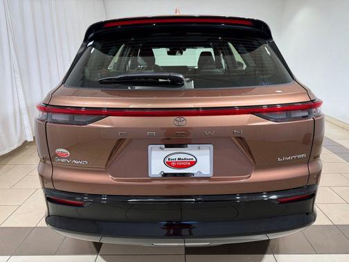 Bronze Age 2026 Toyota Crown Signia Limited