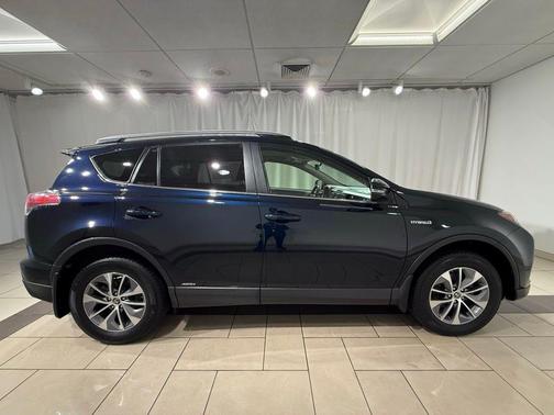 2018 Toyota RAV4 Hybrid XLE