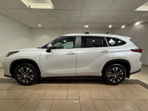 Wind Chill Pearl 2023 Toyota Highlander XLE