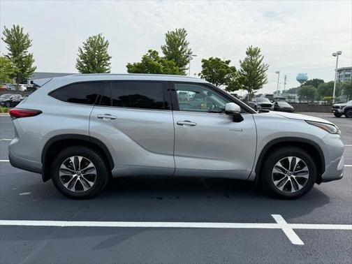 2021 Toyota Highlander Hybrid XLE