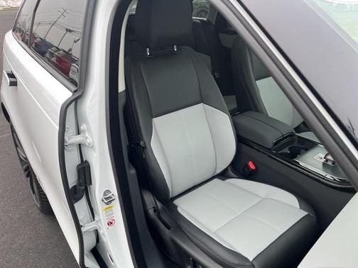 2025 Land Rover Range Rover Velar P400 Dynamic SE