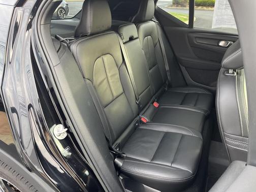 2023 Volvo XC40 B5 Core