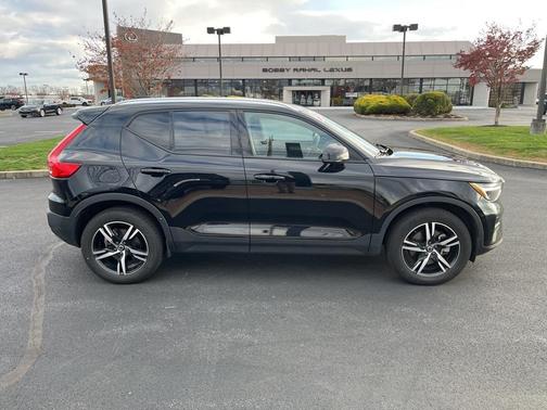 2023 Volvo XC40 B5 Core