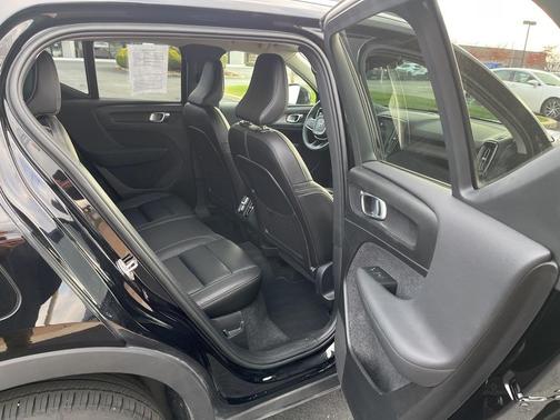 2023 Volvo XC40 B5 Core