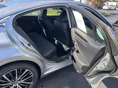 2025 Lexus ES 350 Base