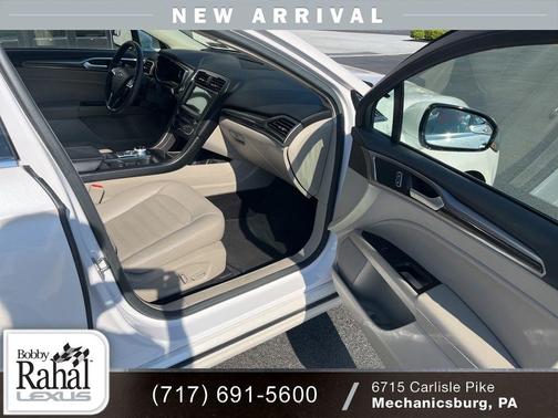 White Platinum Metallic Tri-Coat 2017 Ford Fusion SE