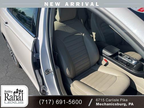 White Platinum Metallic Tri-Coat 2017 Ford Fusion SE