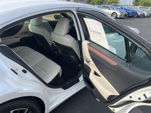 2025 Lexus ES 350 Base