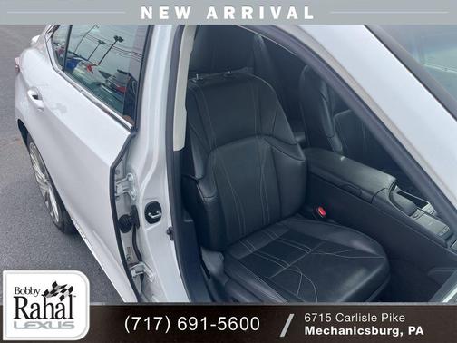 Eminent White Pearl 2022 Lexus ES 300h Ultra Luxury