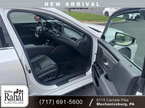 Eminent White Pearl 2022 Lexus ES 300h Ultra Luxury