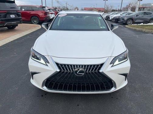 2025 Lexus ES 300h Base