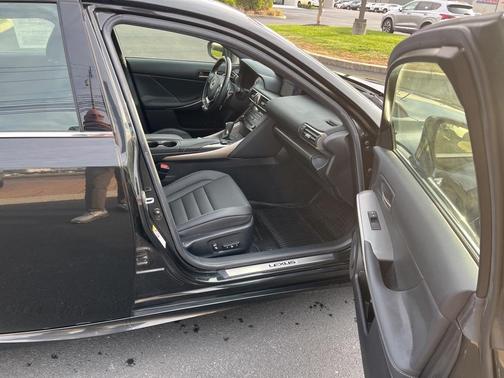 2018 Lexus IS 300 Base