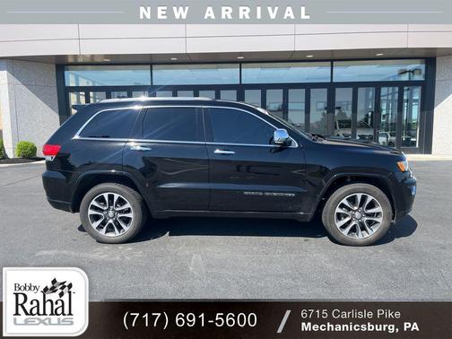 Diamond Black Crystal Pearlcoat 2018 Jeep Grand Cherokee Overland