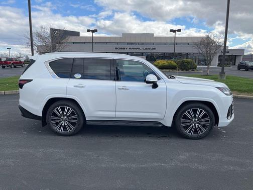 Eminent White Pearl 2026 Lexus LX 600 Luxury