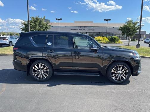 2025 Lexus LX 700h Luxury