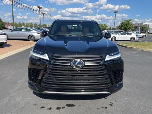 2025 Lexus LX 700h Luxury