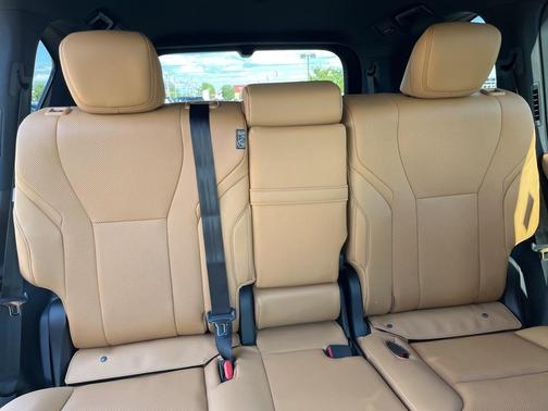 2025 Lexus LX 700h Luxury