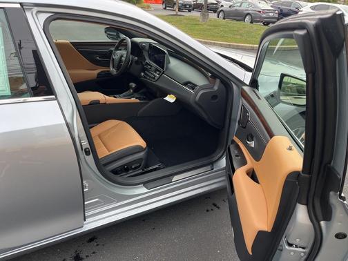 2025 Lexus ES 350 Ultra Luxury