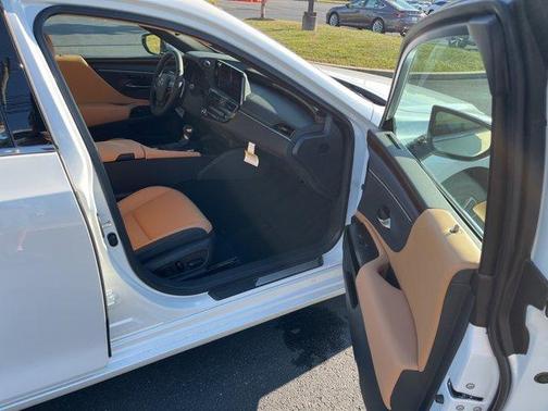 2025 Lexus ES 350 Base