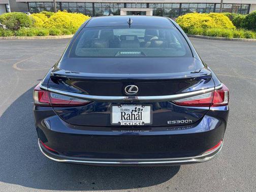 2025 Lexus ES 300h Base