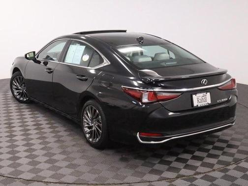 2025 Lexus ES 300h Luxury