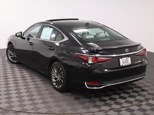 2025 Lexus ES 300h Luxury