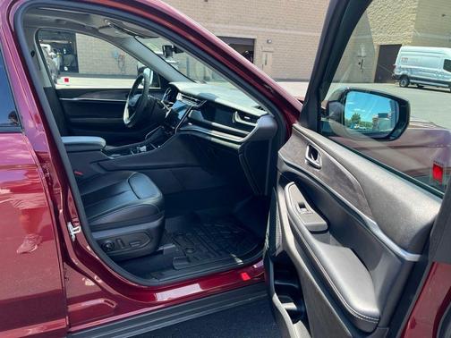 Velvet Red Pearlcoat 2023 Jeep Grand Cherokee 4xe Base