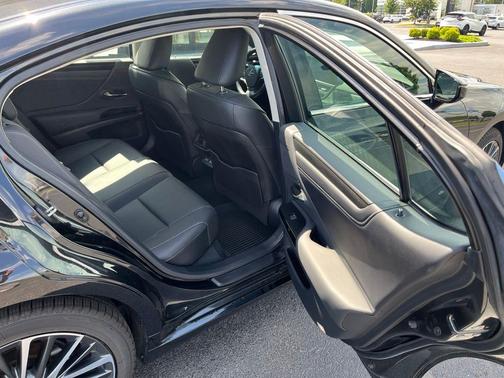 Caviar 2023 Lexus ES 350 Base