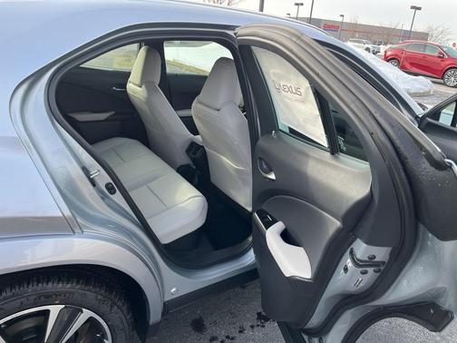 2025 Lexus UX 300h Premium