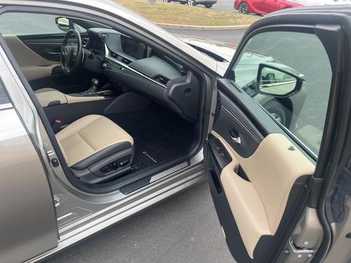 2021 Lexus ES 350 Base