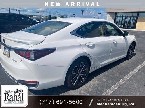 Eminent White Pearl 2022 Lexus ES 300h Base