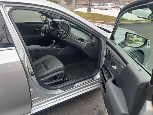 2023 Lexus ES 350 Ultra Luxury