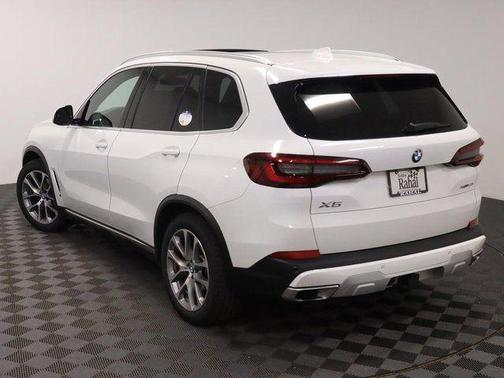 Alpine White 2021 BMW X5 xDrive40i