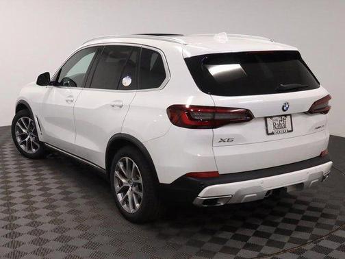 Alpine White 2021 BMW X5 xDrive40i