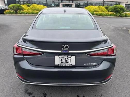 2025 Lexus ES 300h Base
