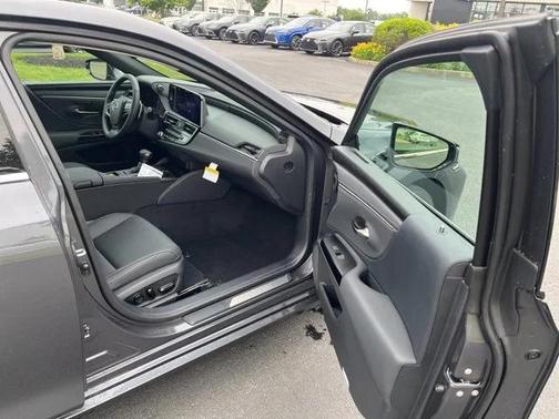 2025 Lexus ES 300h Base