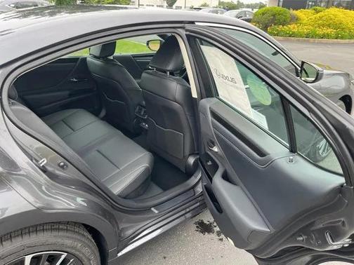 2025 Lexus ES 300h Base