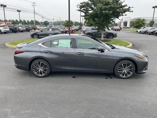 2025 Lexus ES 300h Base
