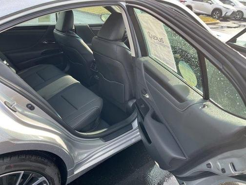 2025 Lexus ES 300h Base
