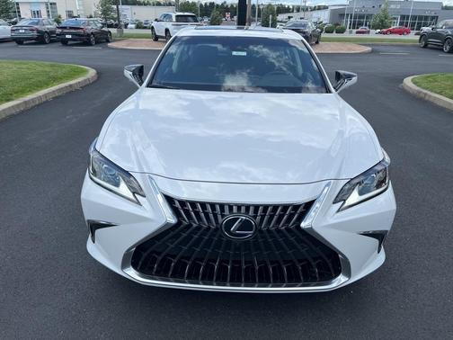 2025 Lexus ES 300h Luxury