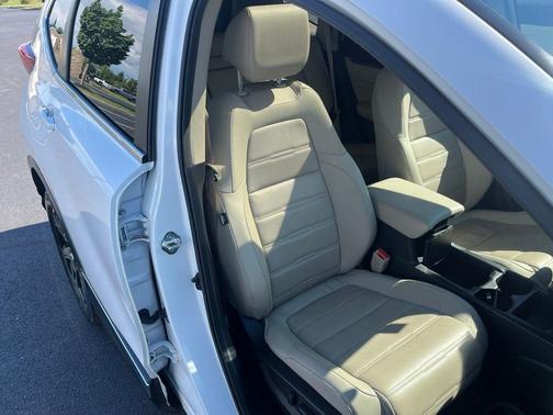 Platinum White Pearl 2019 Honda CR-V Touring