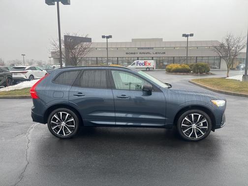 2025 Volvo XC60 B5 Ultra