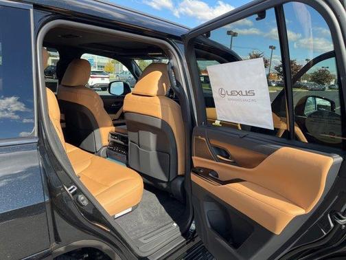 2025 Lexus LX 700h Luxury