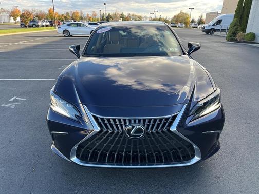 2025 Lexus ES 300h Base