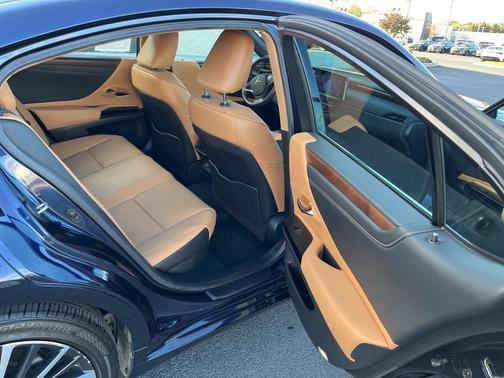 2025 Lexus ES 300h Base