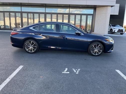 2025 Lexus ES 300h Base