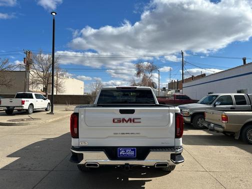 Summit White 2023 GMC Sierra 1500 SLT