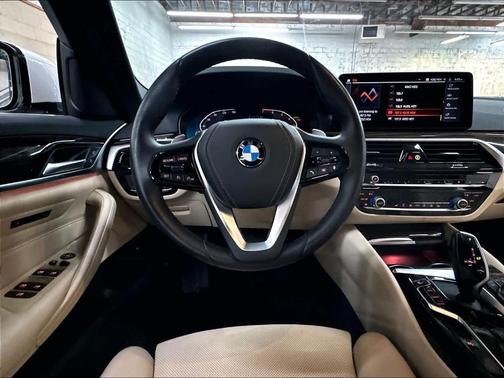 Mineral White Metallic 2023 BMW 530 i